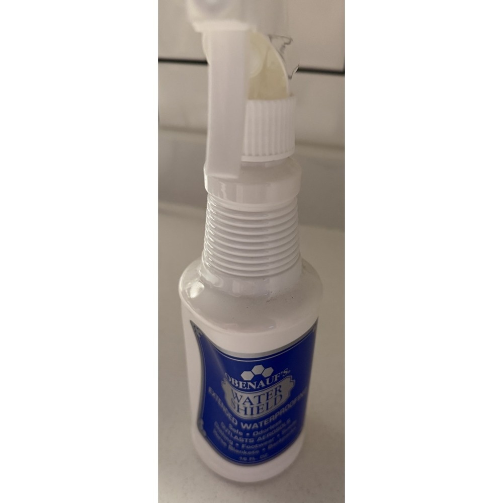 Water Shield Odorless Waterproofing Spray for Fabrics and Leather 16oz Bottle